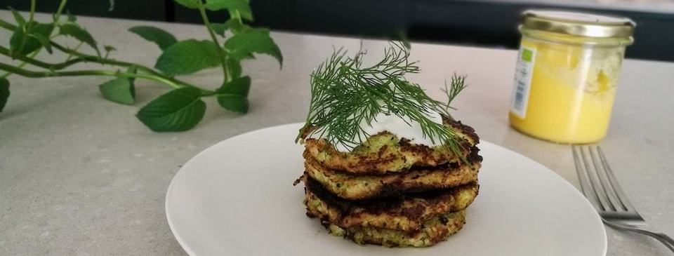Keto Cauliflower Cakes With Sour Cream and Dill
